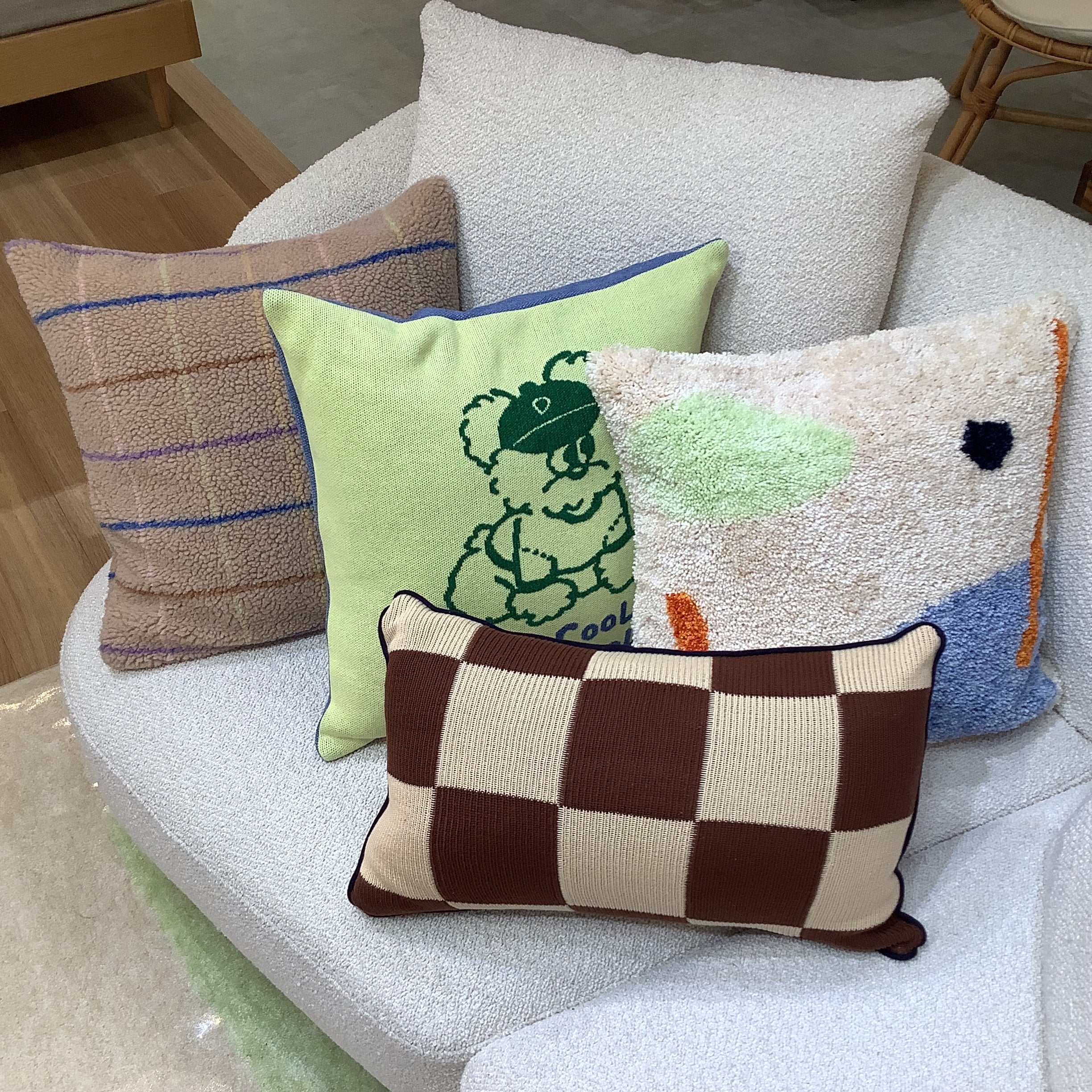 【新作続々入荷！クッションカバーで気軽に模様替え！】